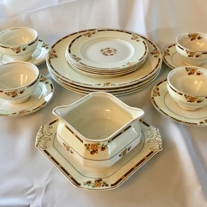 Antique W.H. Grindley & Co. &quot;Ivory Ellesmere&quot; 16 Piece Dinnerware Set and Gravy Boat with Attached Underplate - Made in England - 1928