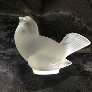 Vintage Lalique Frosted Crystal Sparrow Bird Figurine (Note Imperfection) - Made in France - Pre 1978