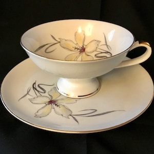 Vintage Alka-Kunst Kaiser Porcelain Footed Cup and Saucer Set (Apoll) with Gold Accents - Made in Bavaria - 1938 to 1958