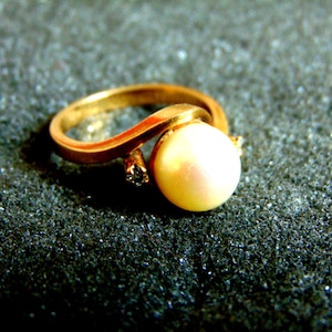 Vintage 18k Gold Ring,Solid Gold Ring,Gold 750 Pearl and Diamonds Ring,Womens Statement Ring,Gift for Women,Anniversary Gift Idea,Greek Art