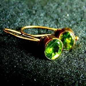 18k Gold Earrings,Solid Gold Peridot Earrings,Womens Drop Earrings,Gemstone Earrings for Women,Gift for Her,Gift Idea,Artisan Jewelry