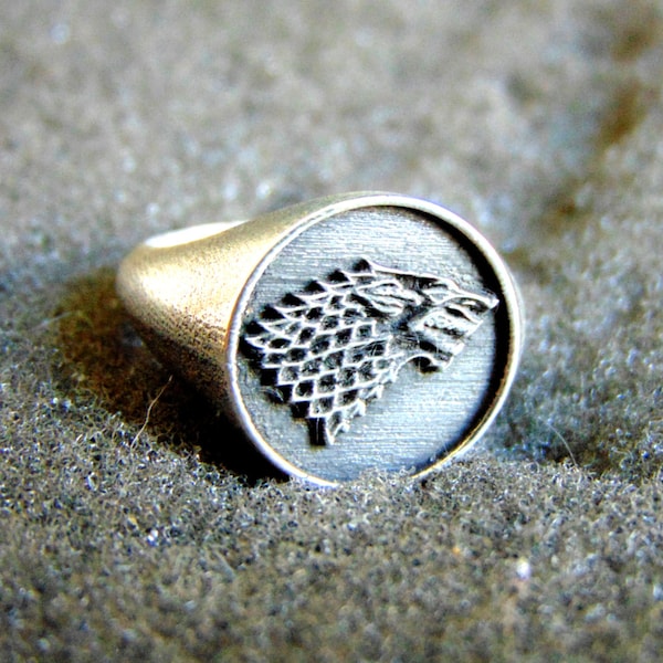 Chevalière en argent, bague inspirée de la maison Stark, bague loup en argent sterling, bague inspirée de Game of Thrones, bijoux artisanaux, idée cadeau, cadeaux geek