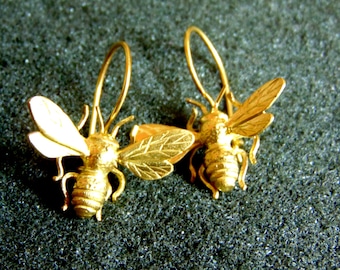 18k Gold Earrings,Bee Solid Gold Earrings,Gold 750 Unusual Earrings for Women,Honey Bee Jewelry,Womens Drop Earrings,Artisan Jewelry