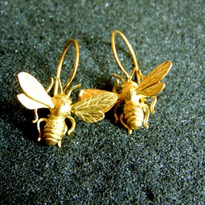 18k Gold Earrings,Bee Solid Gold Earrings,Gold 750 Unusual Earrings for Women,Honey Bee Jewelry,Womens Drop Earrings,Artisan Jewelry