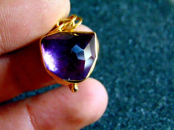 Beautiful 18k gold, silver and amethyst charm-Yel… - image 1