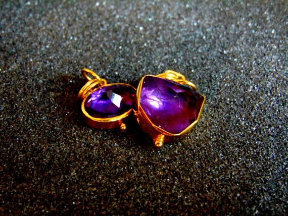 Beautiful 18k gold, silver and amethyst charm-Yel… - image 5
