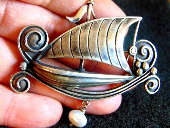 Broche Très Ancienne Et Magnifique Représentant Un Voilier - Bijou Vintage - Occasion