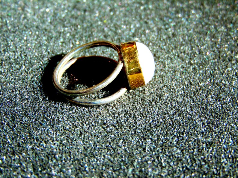 Beautiful silver gold and white pearl ring-925 silver and 18k image 3