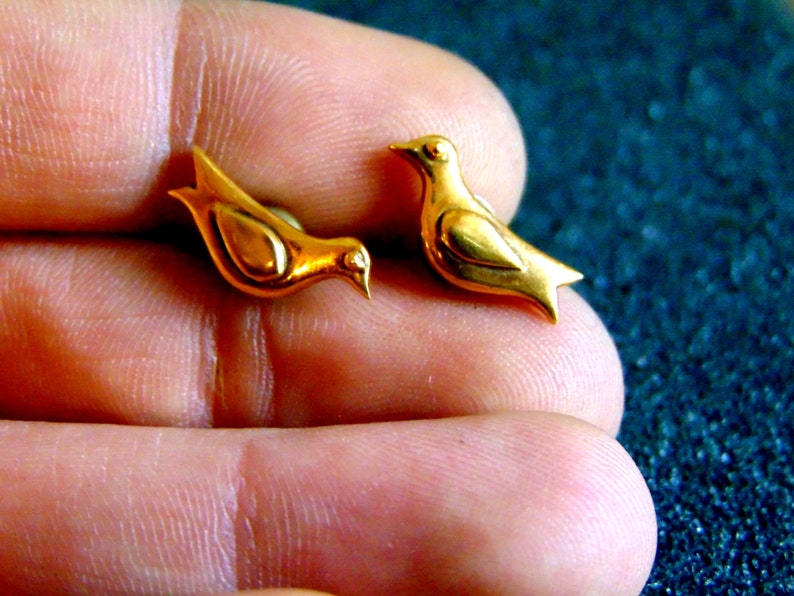 Beautiful 18k gold bird stud earrings 18k yellow gold studs Etsy