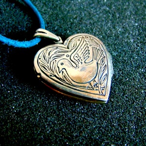 Herzförmiges Medaillon, Valentinstag Geschenk für Frau, Vogel-Medaillon-Halskette