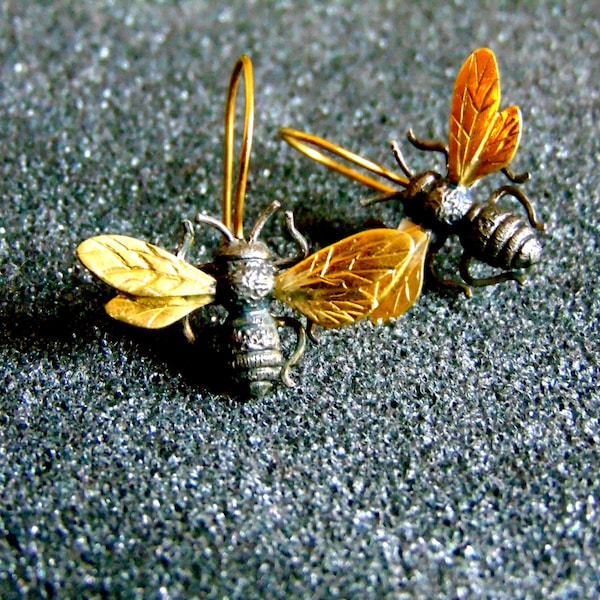 Stunning 18k gold and oxidized silver bee earrings- Sterling siver and gold bee drop earrings- Honey bee earrings-Animal jewelry-Greek art