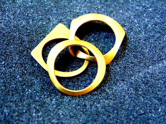 Beautiful 18k gold geometric rings-Set of three g… - image 1