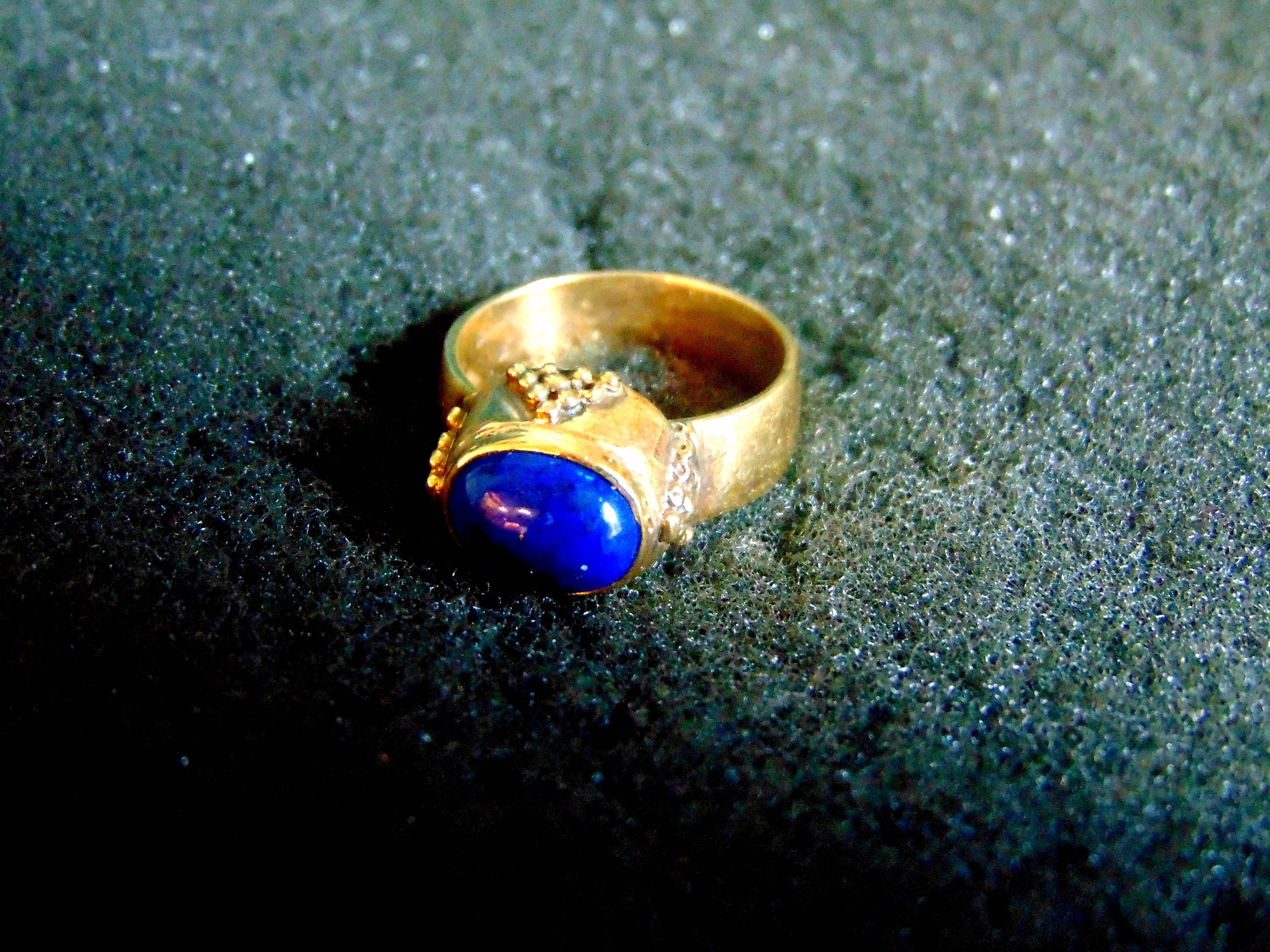 Lapis lazuli gold ring deals