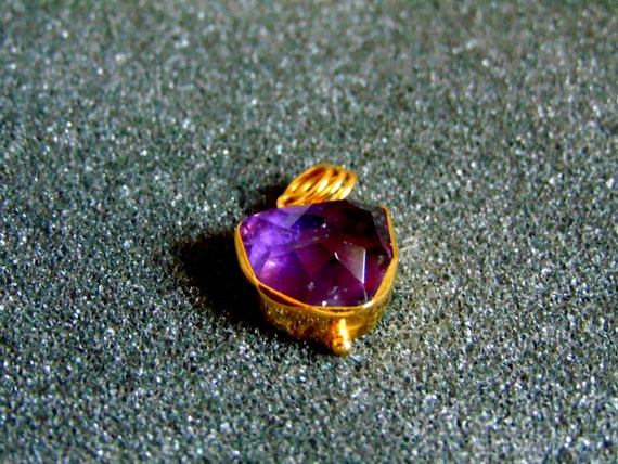 Beautiful 18k gold, silver and amethyst charm-Yel… - image 3