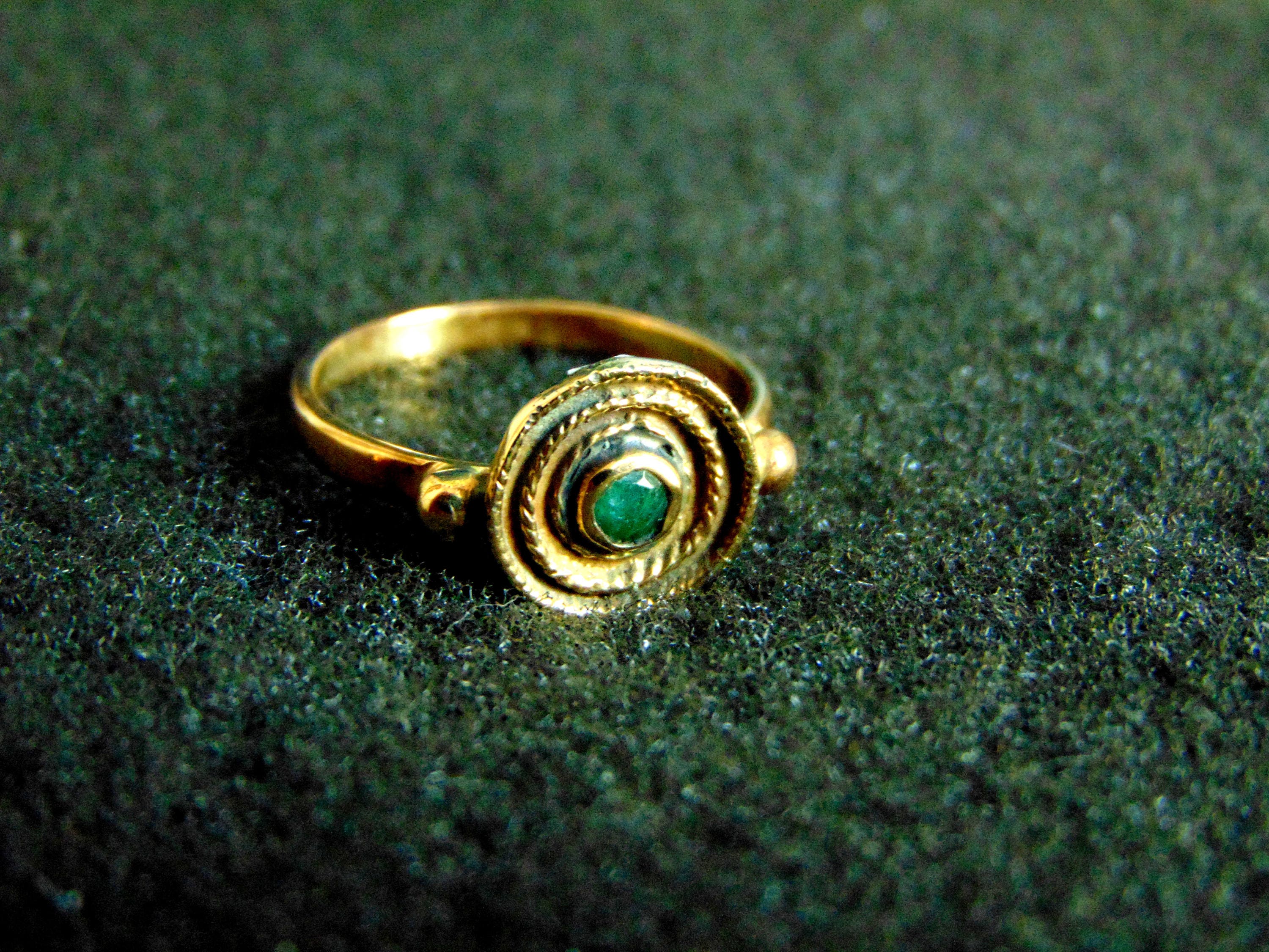 Round 3d greek key medusa ring best sale