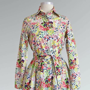 Vintage 60s 70s &#39;Thai Lines Bangkok&#39; Floral Print Cotton Flared Shirtdress / X-Small - Small