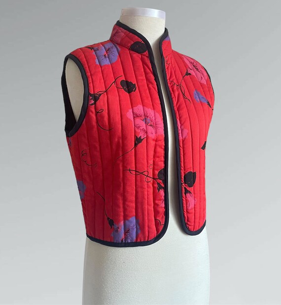 Vintage early 80s Red Floral Quilted Sleeveless V… - image 2