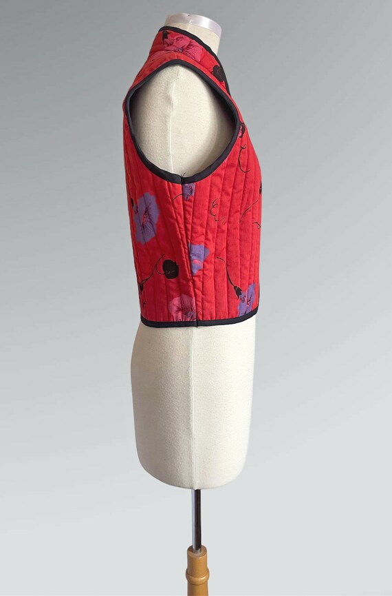 Vintage early 80s Red Floral Quilted Sleeveless V… - image 7