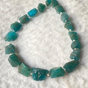 Pietra preziosa di apatite / Perline di pepita / Perline grezze / Filo da 8 pollici / Dimensioni delle perline: 15/6 mm circa / Creazione di gioielli / Creazione di gioielli