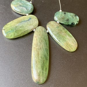 Perline ovali cabochon di cianite verde - 53/22 mm - 5 pezzi filo / Fatto a mano / Creazione di gioielli / Creazione di gioielli