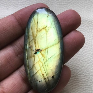 Cabochon di labradorite abbagliante/ 22 grammi di forma ovale/ Lucidato a mano/ Pietra preziosa sciolta/ Creazione di gioielli/ Creazione di gioielli