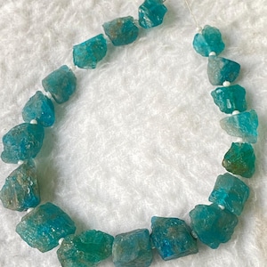 Pietra preziosa di apatite / Perline di pepita / Perlina grezza / Filo da 8 pollici / Dimensioni delle perline: 15/9 mm circa / Creazione di gioielli / Creazione di gioielli