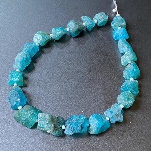 Pietra preziosa di apatite / Perline di pepita / Perline grezze / Misura 14/8 mm / Filo da 8 pollici / Creazione di gioielli