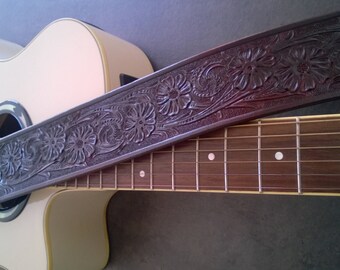 Correa de guitarra de cuero tallada a mano, hecha a mano, se puede personalizar con sus iniciales, diseño floral occidental, para guitarra acústica o eléctrica