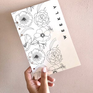 手描きの花柄デザインが入った、印刷可能なシングルプランナーダッシュボードウィークリーディバイダー。セクション分け印刷可能、7つのプランナーサイズが含まれています
