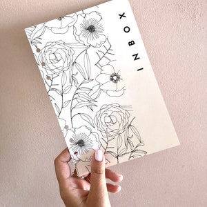 手描きの花柄デザインが入った、印刷可能なプランナーダッシュボード INBOX 仕切り。セクション分け印刷可能、7 つのプランナー サイズが含まれています