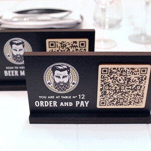 QR-Code ZEICHEN | Tabletop QR Code Scan für Menü in Birke schwarz gebeizt | Personalisiertes Restaurantschild aus Holz mit Gravur | Berührungslose Menü-Lösung Bild 3