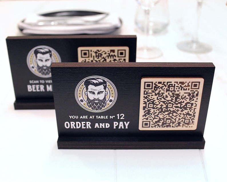QR-Code ZEICHEN | Tabletop QR Code Scan für Menü in Birke schwarz gebeizt | Personalisiertes Restaurantschild aus Holz mit Gravur | Berührungslose Menü-Lösung Bild 3