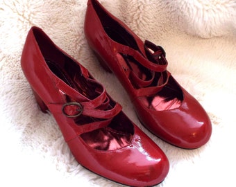 Vintage 1920s/30s/40s style red patent leather shoes Vintage Hush Puppies 1940s shoes 1930s / 40s Vintage leather red shoes Shiny shoes UK 7