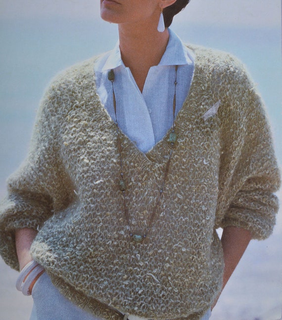 Womens V Neck Dolman Style Sweater Size 