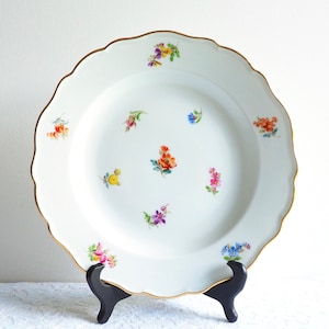 Antique Meissen 9 1/2&quot; Floral Dinner Plate, Scattered or Strewn Flowers, Germany. Crossed Swords, Pommels, 1825-1924, Pattern #2 of 3