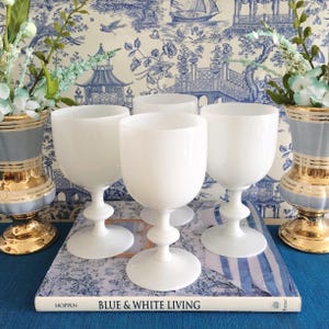 4 vintage Portieux Vallerysthal PV Frankrijk opaline wijnglazen of waterbekers, Franse wijnstelen, handgeblazen bekers, wit opalineglas