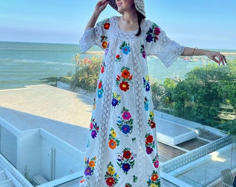 Vintage Mexican hand embroidered white dress, crochet floral flower ethnic embroidery hippie boho Mexico colorful