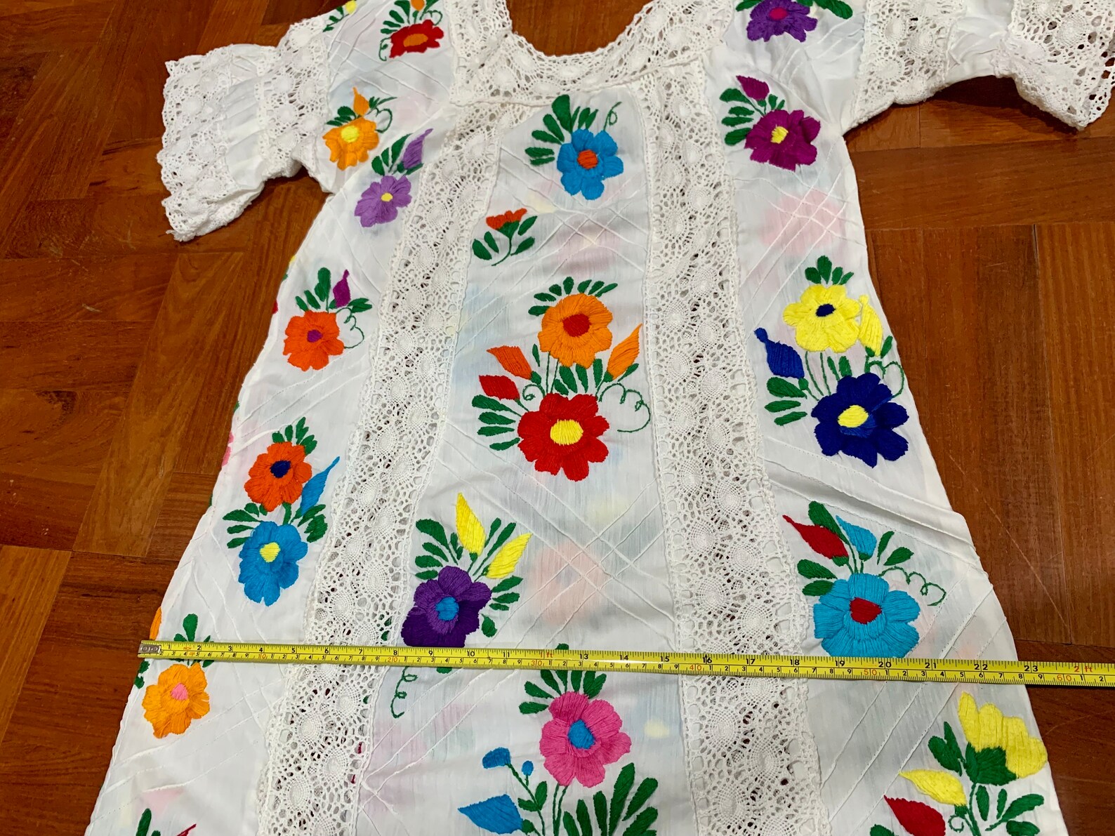 Pretty Pretty Vintage Mexican hand Embroidered Dress