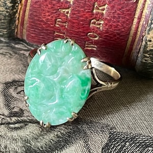 A Jadeite Art Deco Antique Gold Ring