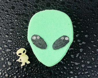 Alien Toy Surprise Bath Bomb
