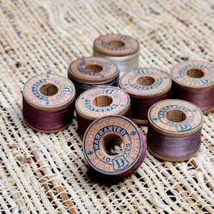 8 vintage Corticelli träspolar, Florence, Massachusetts