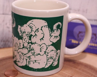 Réplique vintage d'une tasse conçue par Taylor & NG de San Francisco, tasse Naughty Elephant, telle quelle