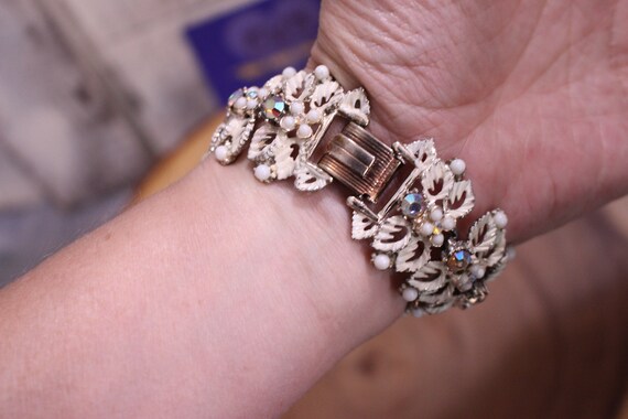 Rare and Unique Vintage Leaf and Crystal Bracelet… - image 9