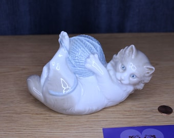 Vintage Nao by Lladro Porcelain Figurine Cat with Ball of Yarn, Made in Spain