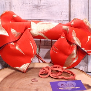 Vintage Japanese OBI, Kimono Bow Gold and red, Stunning, Wall Hanging