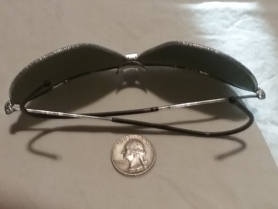 Vintage aviator sunglasses - image 2