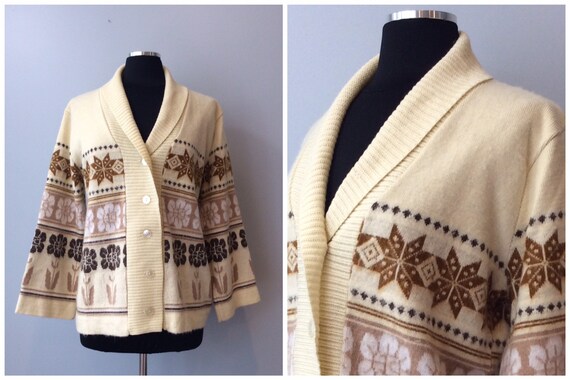 1970s Vintage Shawl Collar Flower and Snowflake Pr