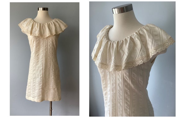 1970s Vintage Cream Sleeveless Dress with Crochet