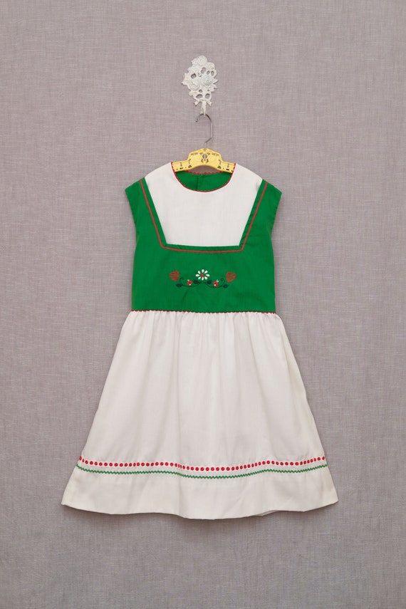 Girls 10: Vintage Green and White Embroidered Girl