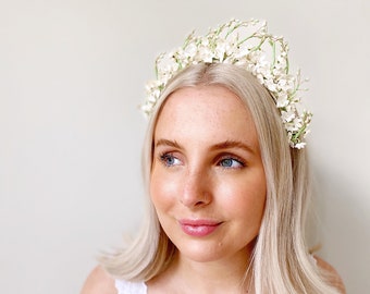 vintage wax bud flower tiara. 1930s brides headpiece. pretty wedding tiara. Art Deco floral headpiece. wedding headpiece.